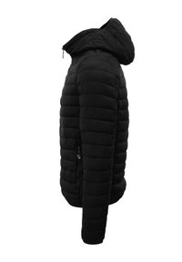 Giubbotto imbottito nero con design aderente, motivo trapuntato orizzontale, tasche con zip e cappuccio integrato. Il materiale sembra leggero e caldo.
