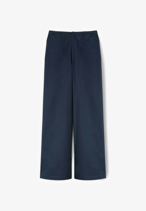 Donker marineblauwe broek met wijde pijpen, riemlussen, voornaad en rechte zoom, plat gelegd op een witte achtergrond.