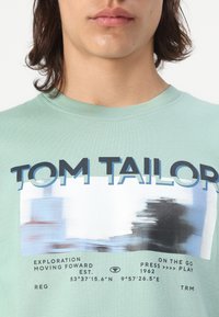 TOM TAILOR Camiseta estampada - dust green