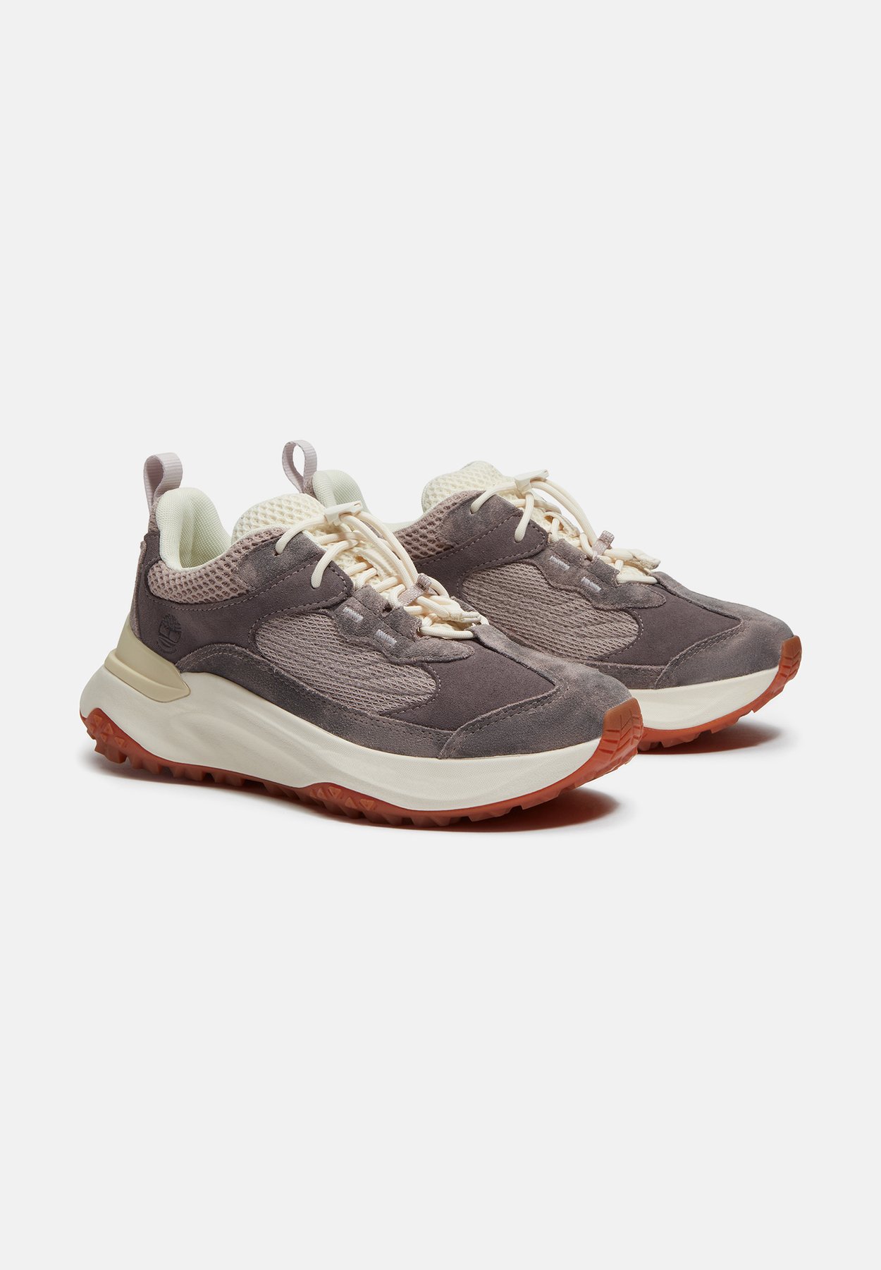 LOW LACE-UP WATERPROOF SNEAKER.