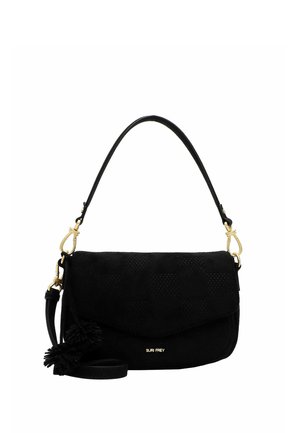 Schwarze Schultertasche mit kariertem Muster, goldenen Verschlüssen und "SURI FREY"-Logo, mit Pompon-Zubehör und verstellbarem Riemen.