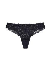 Czarny koronkowy thong w kwiatowy wzór, z falbaniastymi brzegami i małym metalowym akcentem. Cienki pas i minimalny krój zapewniający skromne zakrycie.