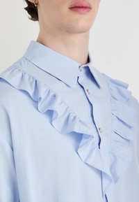 Sister Jane LOUIE RUFFLE SHIRT - Marškiniai - blue