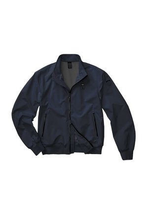 Marineblauwe bomberjack met een ritssluiting aan de voorkant, twee met rits afgesloten zijzakken, geribbelde manchetten en zoom, en een klein logo op de linkermouw.