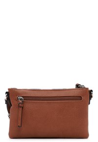 Borsa crossbody in pelle marrone con finitura texture, chiusura a zip superiore e tasca frontale con zip. Presenta dettagli in metallo argentato e tracolla removibile.