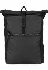 Schwarzer Rolltop-Rucksack aus strapazierfähigem Stoff, mit einer vorderen Reißverschlusstasche, verstellbaren Riemen und einem Logoband auf der Vorderseite.