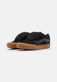 Vans KNU SKOOL UNISEX - Gördeszkacipők - black