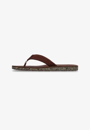 Sandale tongs en tissu marron avec une semelle plate mouchetée et des brides rembourrées, vue de profil sur un fond blanc.