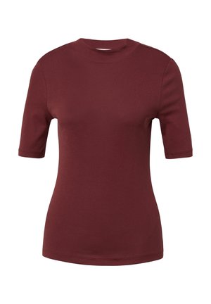 Wino czerwony, dopasowany t-shirt z krótkim rękawem i okrągłym dekoltem, wyświetlany na białym tle.