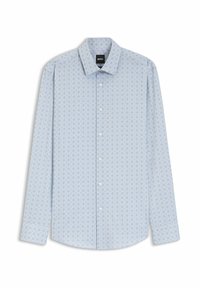 Lichtblauw overhemd met lange mouwen, knoopsluiting, kleine donkerblauwe geometrische print en een spreidkraag, plat neergelegd op een witte achtergrond.