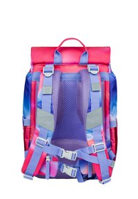 Zaino colorato nelle tonalità di rosa, viola e blu. Caratterizzato da spallacci imbottiti, schienale in rete, fibbie regolabili e maniglia superiore per il trasporto.
