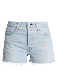 Shorts de mezclilla azul claro con un talle alto, dobladillo deshilachado y diseño clásico de cinco bolsillos. Fabricados en suave y texturizado tejido de algodón.