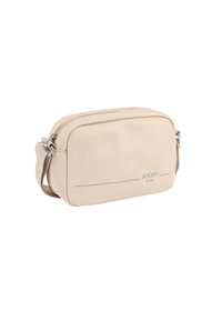 Borsa a tracolla beige con una superficie liscia, chiusura con zip, accessori in argento e logo stampato sul davanti; forma rettangolare con tracolla regolabile.