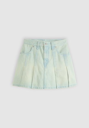 Šviesiai mėlyna džinsinė sijonas su klostėmis, turintis juosmens juostą, priekinį mygtuką ir dvi šonines kišenes.