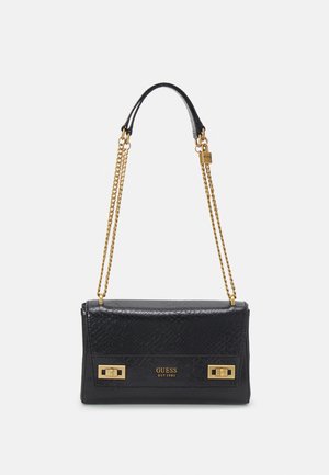 Borsa a tracolla in finta pelle di serpente nera con tracolla e dettagli in oro, dotata di chiusura a soffietto e logo del marchio impresso sulla parte anteriore.