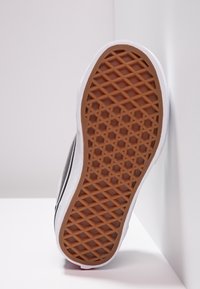 Vans FILMORE - Matalavartiset tennarit - black/pewter