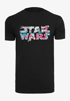 Sort T-shirt med et flerfarvet "Star Wars" logo, der har et svajende mønster og rummet-tema detaljer, lavet af bomuldsstof.