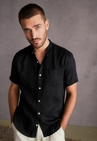 Next SIGNATURE SHORT SLEEVE  - Hemd - black