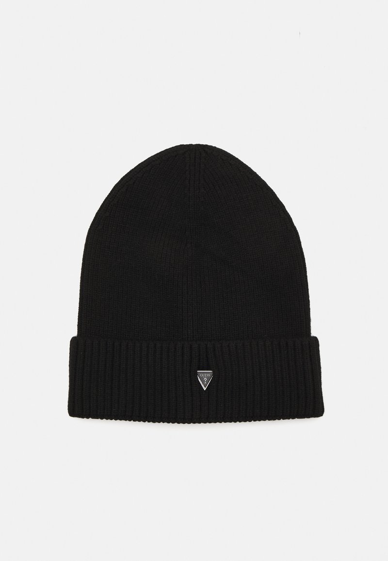 Gorro de punto negro con una textura acanalada, que presenta una pequeña etiqueta de logo triangular en la parte frontal. Diseño simple, que se puede doblar hacia abajo.