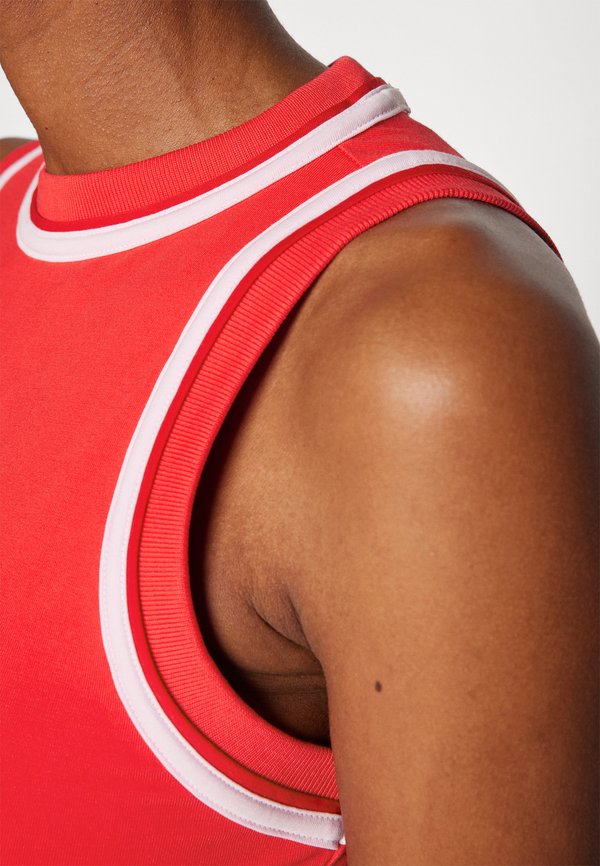 ESSENTIALS COLOR POP CROPPED - Top - pure ruby2