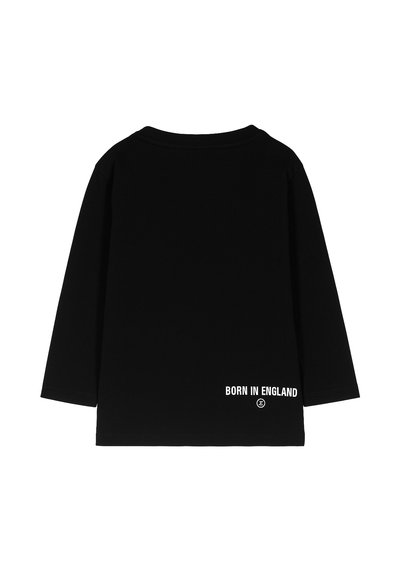 T-shirt a maniche lunghe nera in cotone, con testo bianco "NATO IN INGLESE" vicino all'orlo, collo rotondo e taglio dritto.