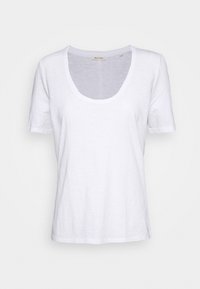 Weißes T-Shirt mit kurzen Ärmeln aus leichtem Stoff, mit weitem Rundhalsausschnitt und lockerer Passform. Sanfte Oberfläche ohne Muster.
