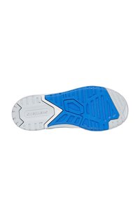 Suela de zapato blanca con superficie texturizada, acentos azules y goma que no deja marcas. Presenta surcos y patrones para una mejor tracción y flexibilidad.