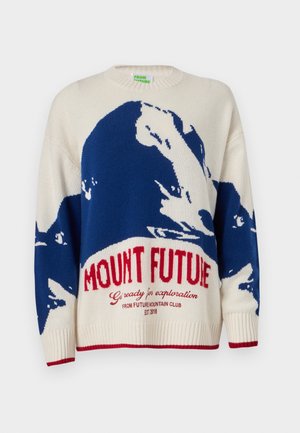 Sweter dzianinowy w kolorze kremowym z niebieską grafiką góry i czerwonym napisem "MOUNT FUTURE" na dole, okrągły dekolt i prążkowane mankiety.