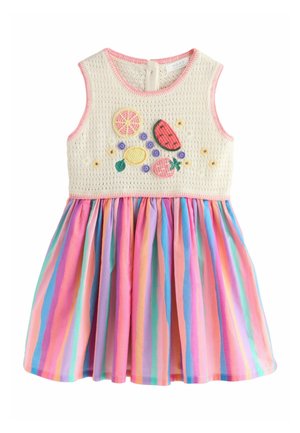 Sukienka bez rękawów dla malucha z kremowym szydełkowanym topem z haftowanymi owocami i wielobarwną pastelową spódnicą w paski.