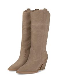 Botas de vaquero de ante marrón con puntas afiladas, patrones bordados del oeste, tacones angulados y costuras decorativas a lo largo del caño.