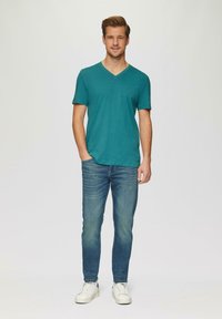 s.Oliver MIT LOGO UND V-AUSSCHNITT - T-Shirt basic - petrol
