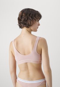 Lacoste Biustjė - apricot