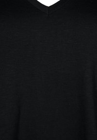 Zizzi SHORT-SLEEVED WITH V-NECK - Jednoduché tričko - black
