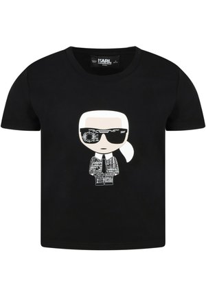 Czarna bawełniana koszulka z postacią z kreskówki o białych włosach i okularach przeciwsłonecznych, ozdobiona graficznymi elementami w odcieniach szarości i bieli.