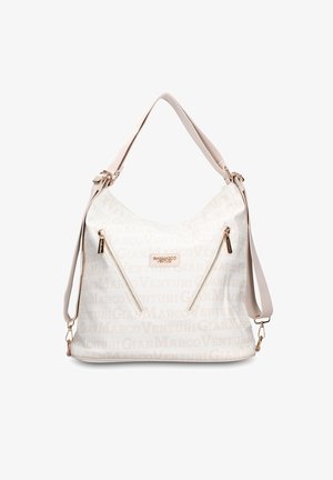 Sac d'épaule couleur crème avec des fermetures éclair diagonales dorées, un motif subtil de texte de marque répété, et une sangle ajustable avec des éléments en métal doré.