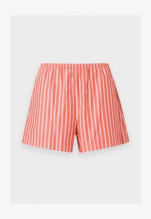 Shorts rose corail avec des rayures blanches verticales et une taille élastique, présentés sur un fond gris clair uni.