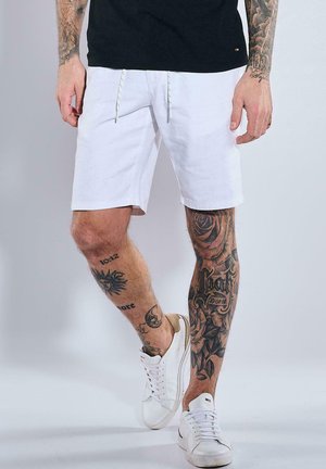 Emilio Adani BERMUDA REGULAR - Shorts - naturweiss