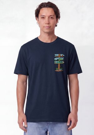 watapparel, ADVENTURE IS EVERYWHERE UNISEX - T-shirt print - french navy