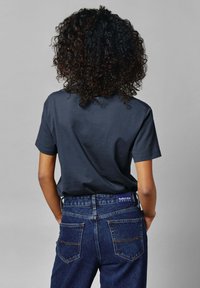 Red Bull Racing x Pepe Jeans RED BULL RACING LOGO DRIVER TEE - Marškinėliai su spaudiniu - dulwich blue