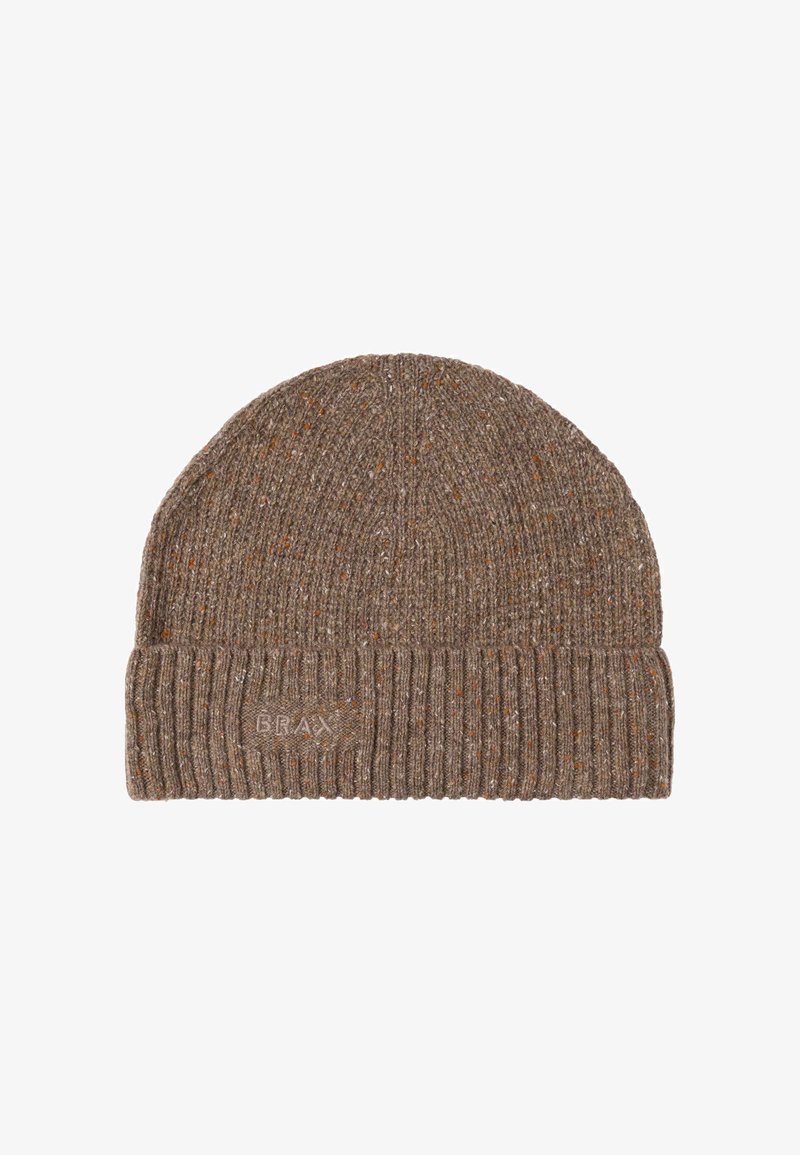 Braune Strickmütze mit einem strukturierten Design, ausgestattet mit einem gerippten Bündchen und dezenten orangefarbenen Sprenkeln. Logo "BRAX" seitlich gestickt.