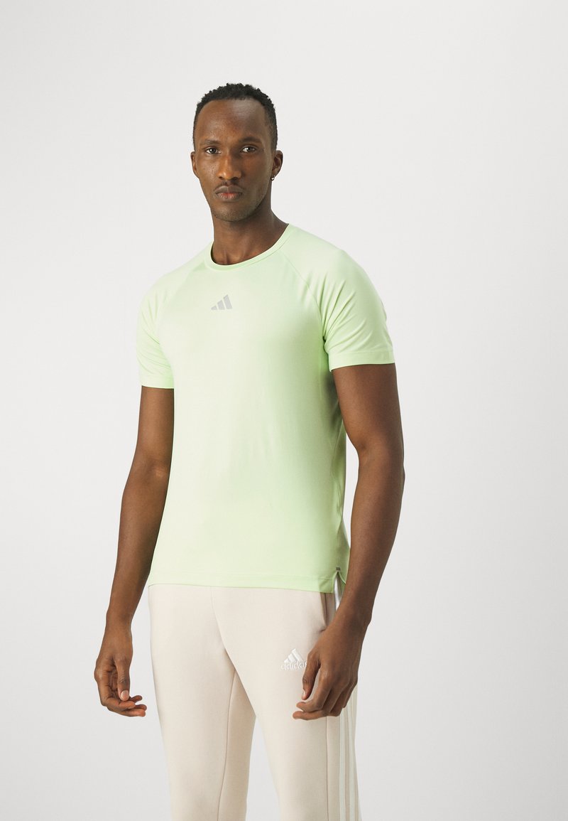 GURU SEMI LOGO TEE WHITE M – Carp Hunter GURU SEMI LOGO TEE WHITE M – Carp Hunter