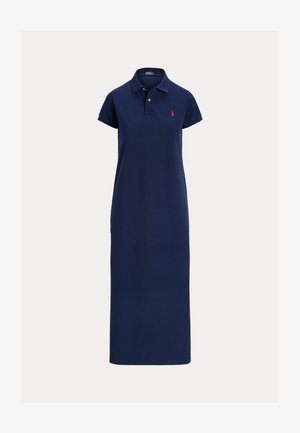 Tamsiai mėlyna polo suknelė, pagaminta iš medvilnės, tiesaus silueto, trumpomis rankovėmis ir su trimis sagutėmis. Ant krūtinės yra mažas logotipas.