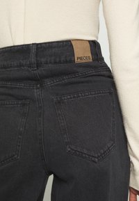 Pieces Petite Jeans straight leg - black denim