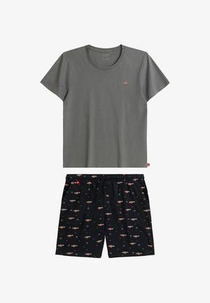 Szara bawełniana koszulka z krótkim rękawem i małym logo; czarne szorty z elastycznym pasem, zdobione kolorowym wzorem z logo.