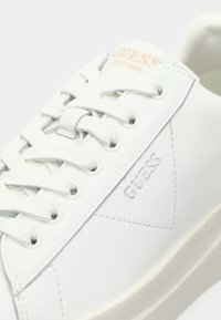 Guess Dames Elbina Sneaker FLJELBLEA12 - Nu 29% korting