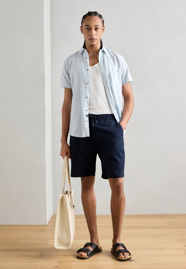 CORE FAVE BERMUDA - Shorts - dunkelblau3