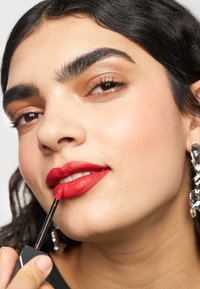 NARS POWERMATTE LIP PIGMENT - Tinta labbra - dragon girl