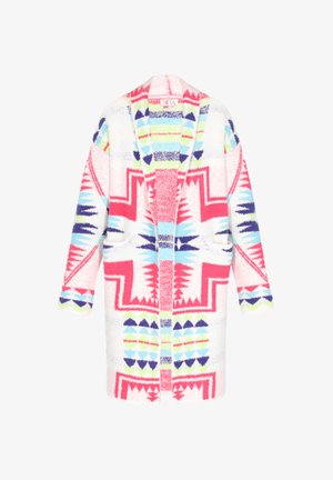 Futrzasty biały kardigan z geometrycznym wzorem w odcieniach różu, niebieskiego, zielonego i fioletowego. Posiada kołnierz szalowy i dwie przednie kieszenie.