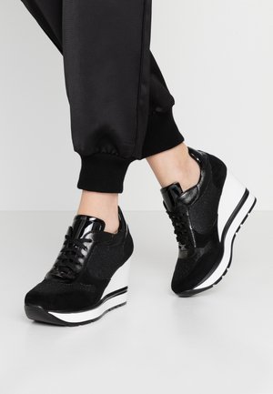 Matalavartiset tennarit - black