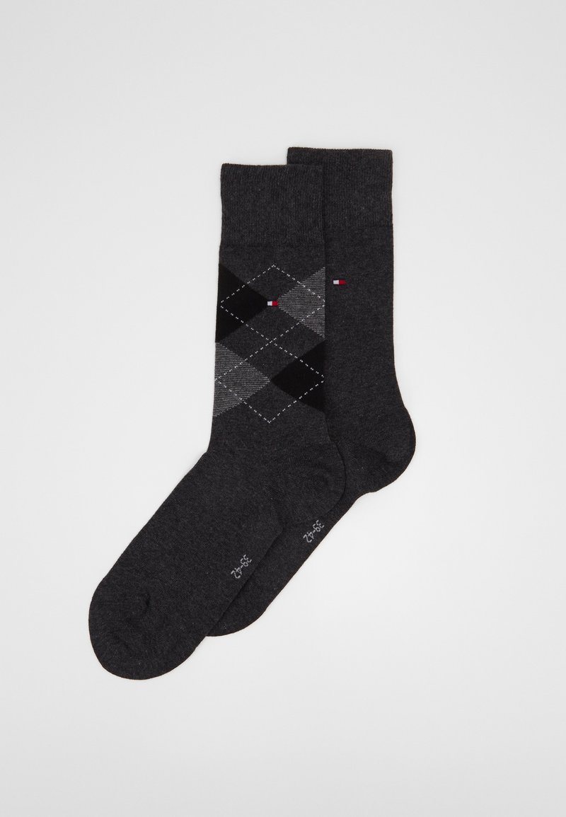 Chaussettes gris foncé avec un motif argyle en noir et gris clair. Présentent un bout renforcé et un petit logo près du haut.